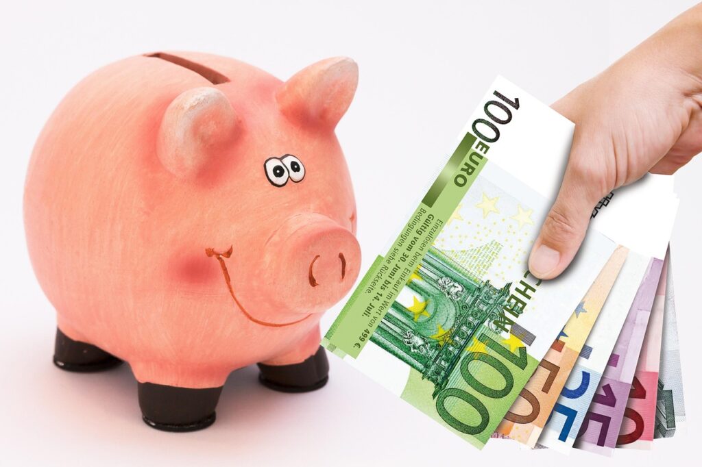 piggy bank, save up, saved up, cash injection, money, finance, economical, pig, save money, hand, dollar bill, euro, spar slot, pig feed, piggy bank, piggy bank, piggy bank, piggy bank, piggy bank